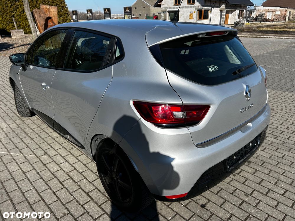 Renault Clio 1.2 16V 75 Limited - 8