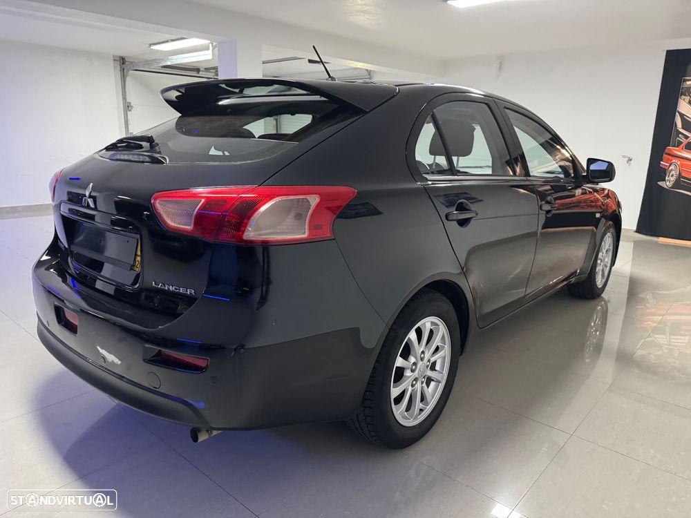 Mitsubishi Lancer Sportback 1.6 Invite Black Edition ClearTec - 3