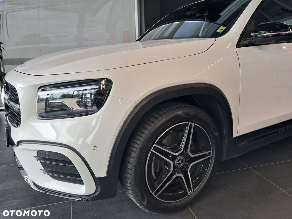 Mercedes-Benz GLB - 13