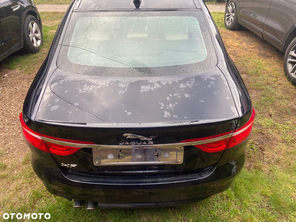 Jaguar XF 20d Portfolio - 7