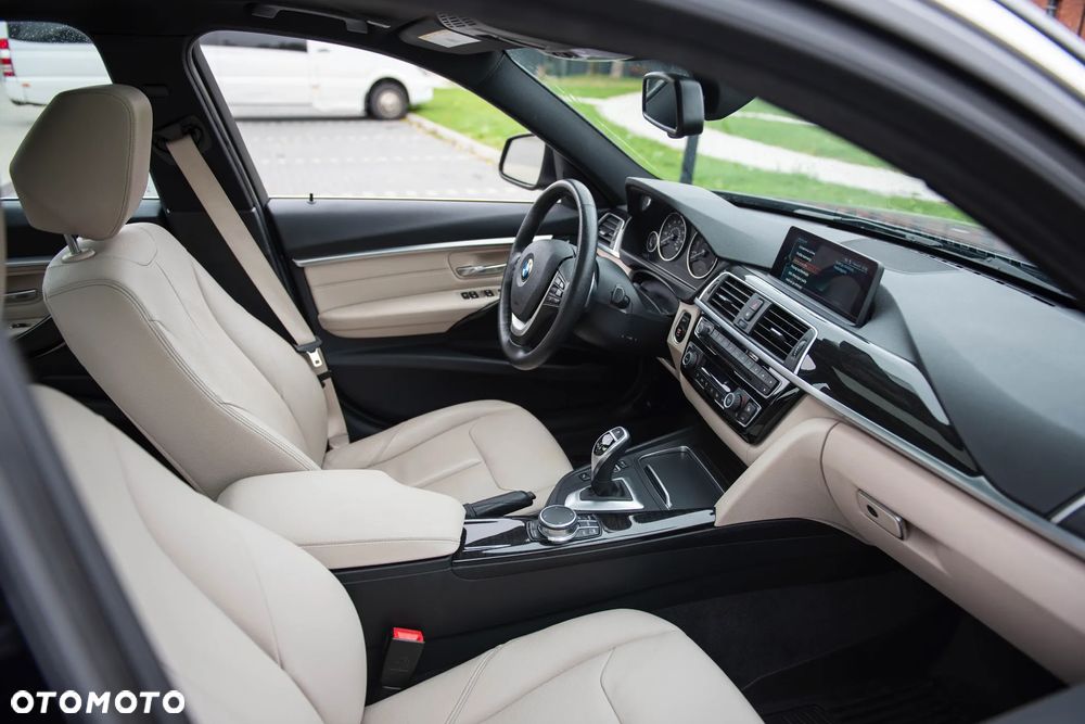 BMW Seria 3 ver-330i-edition-luxury-line-purity - 16