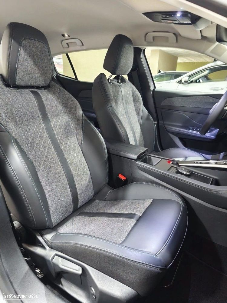 Peugeot 408 Plug-In Hybrid 180 e-EAT8 Allure - 20