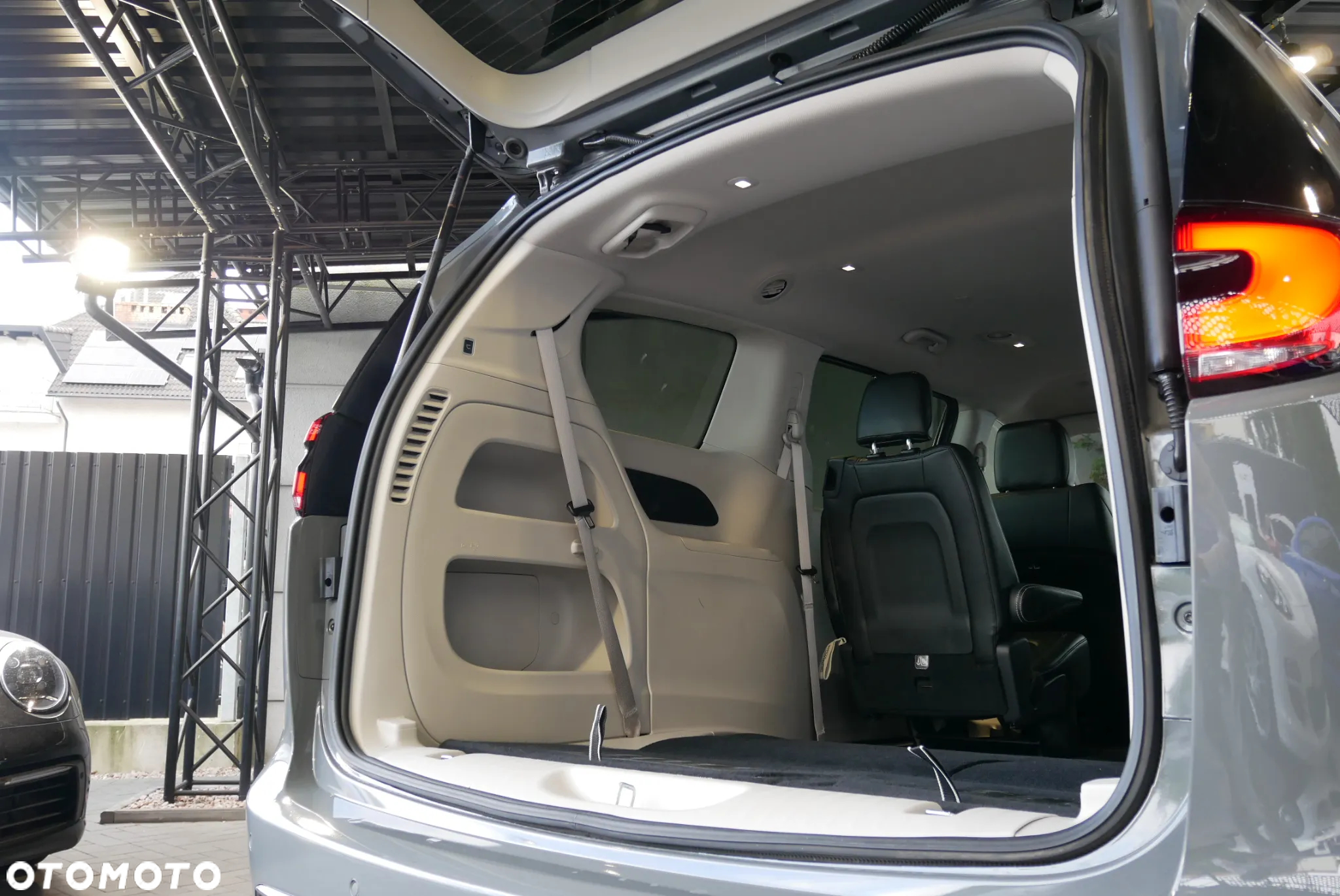 Chrysler Pacifica - 36