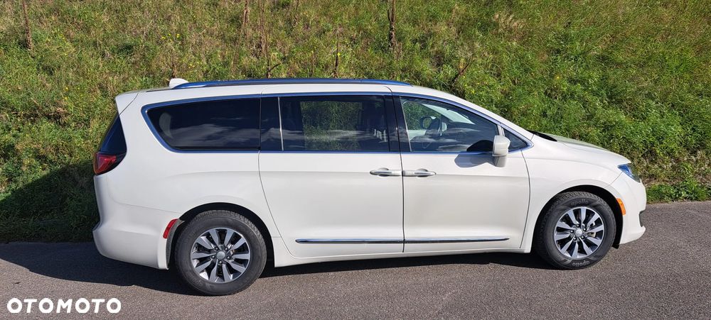 Chrysler Pacifica - 20