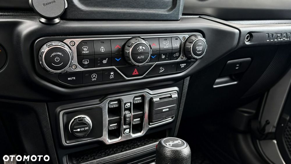 Jeep Wrangler - 11