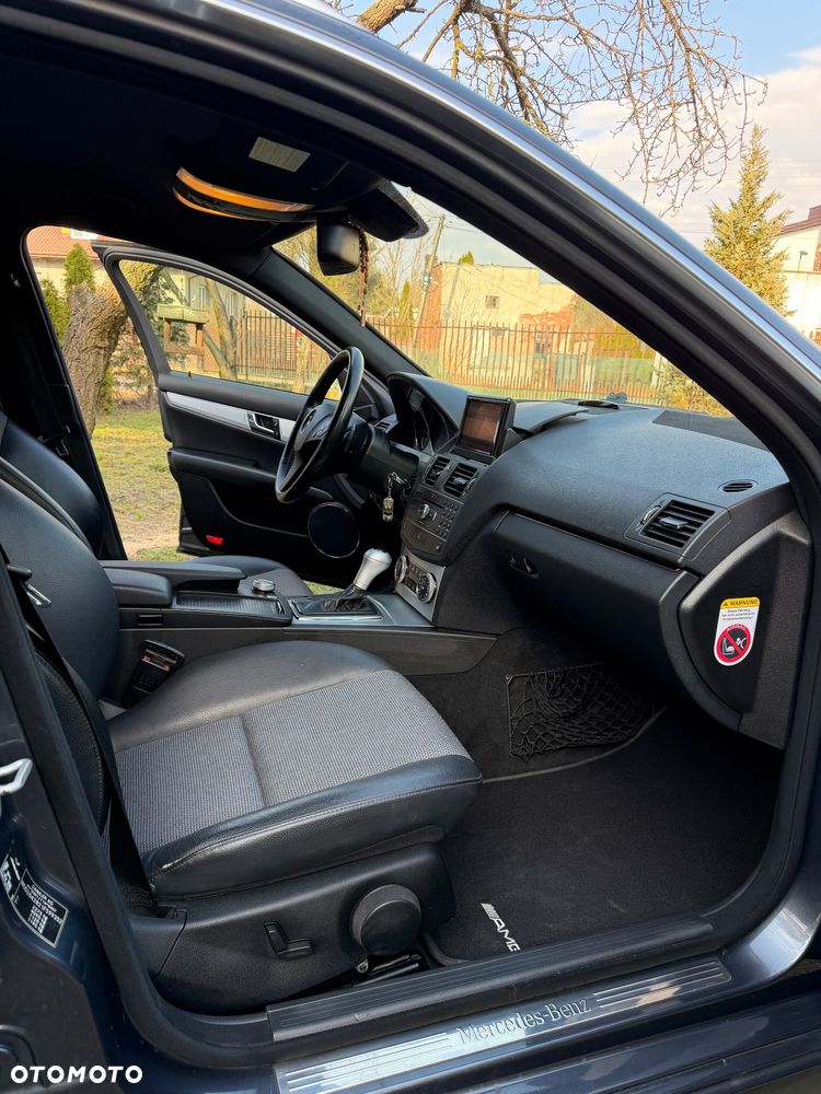 Mercedes-Benz Klasa C 250 CDI 4Matic 7G-TRONIC Avantgarde Edition - 14
