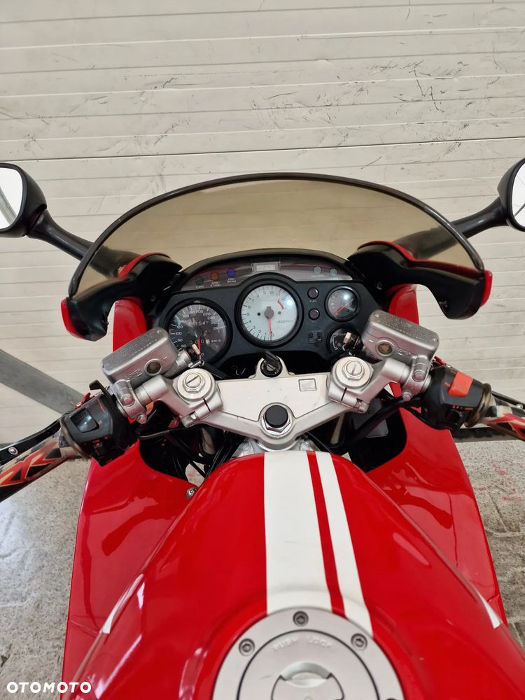 Honda VFR - 29