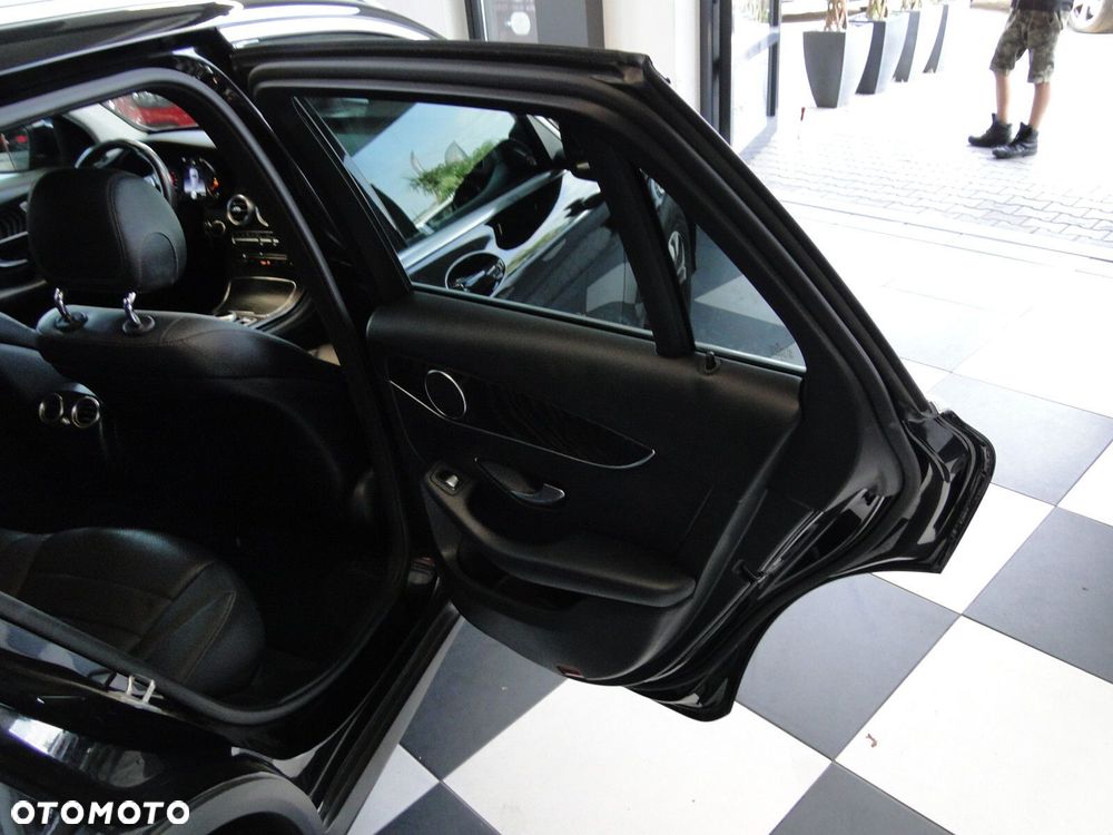 Mercedes-Benz GLC - 12