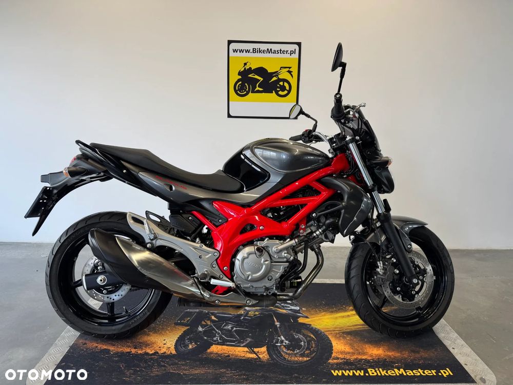 Suzuki Gladius - 1