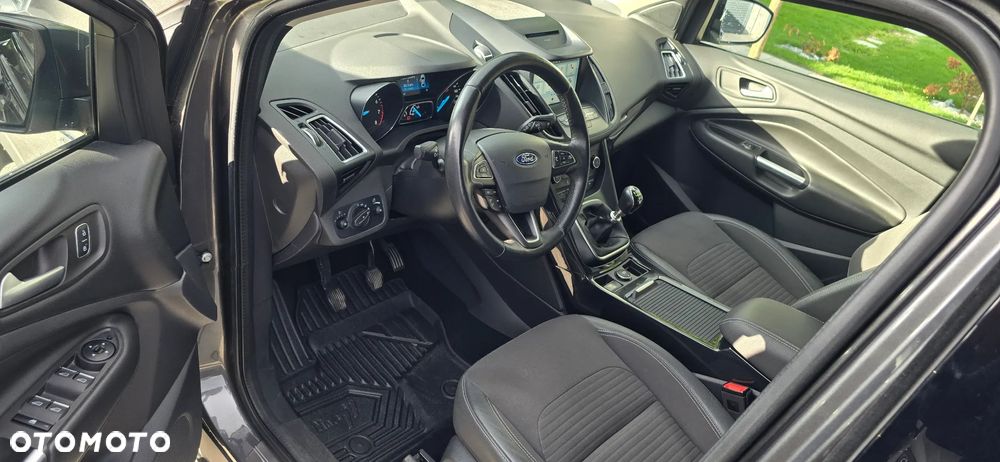 Ford Kuga 1.5 EcoBoost 2x4 Titanium - 12
