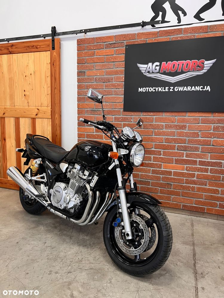 Yamaha XJR - 9