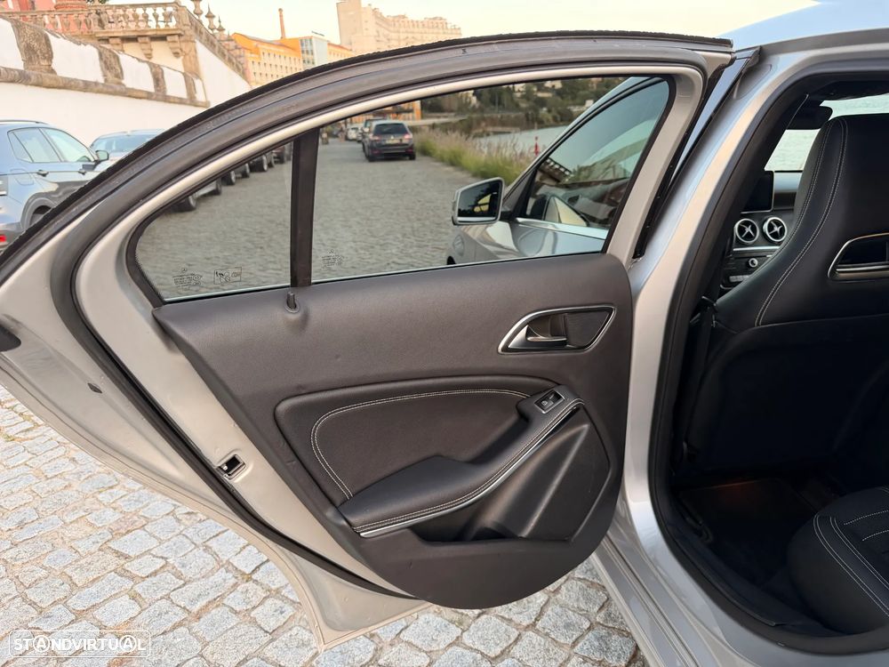 Mercedes-Benz A 200 CDI 4Matic 7G-DCT Urban - 15