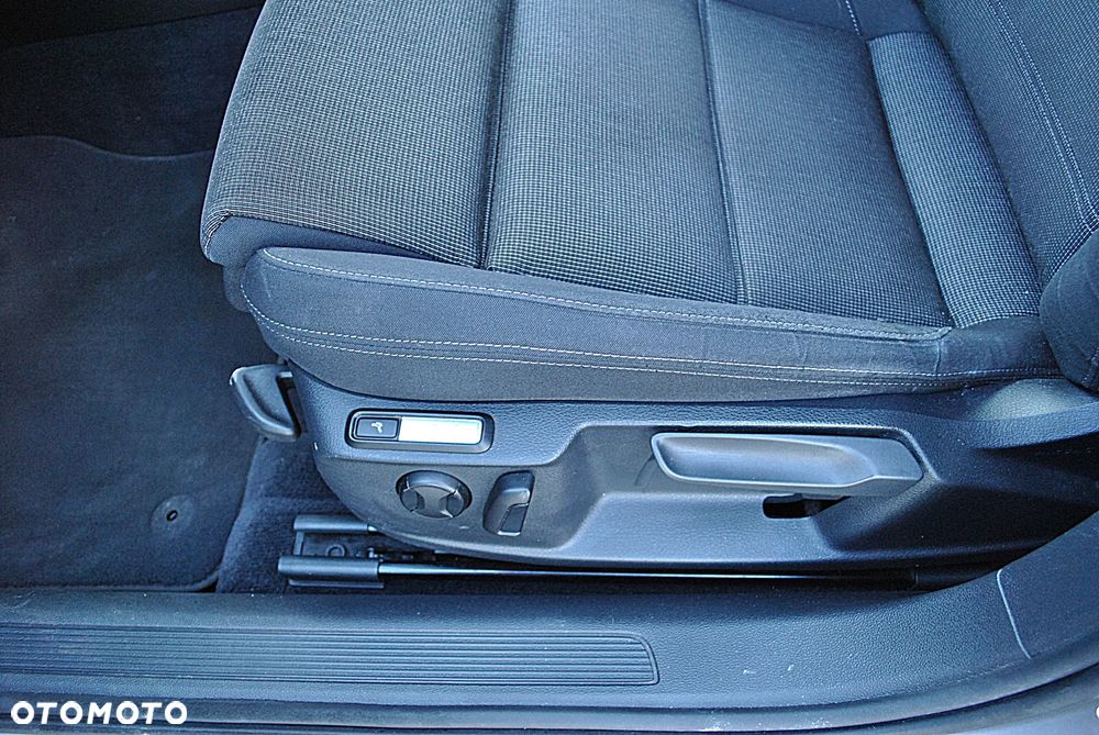 Volkswagen Passat 2.0 TDI SCR DSG Comfortline - 17