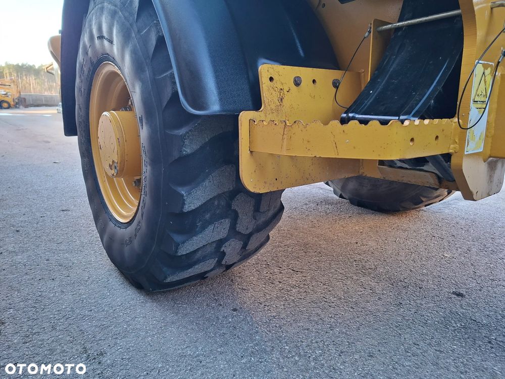 Caterpillar CAT 906 M - 23