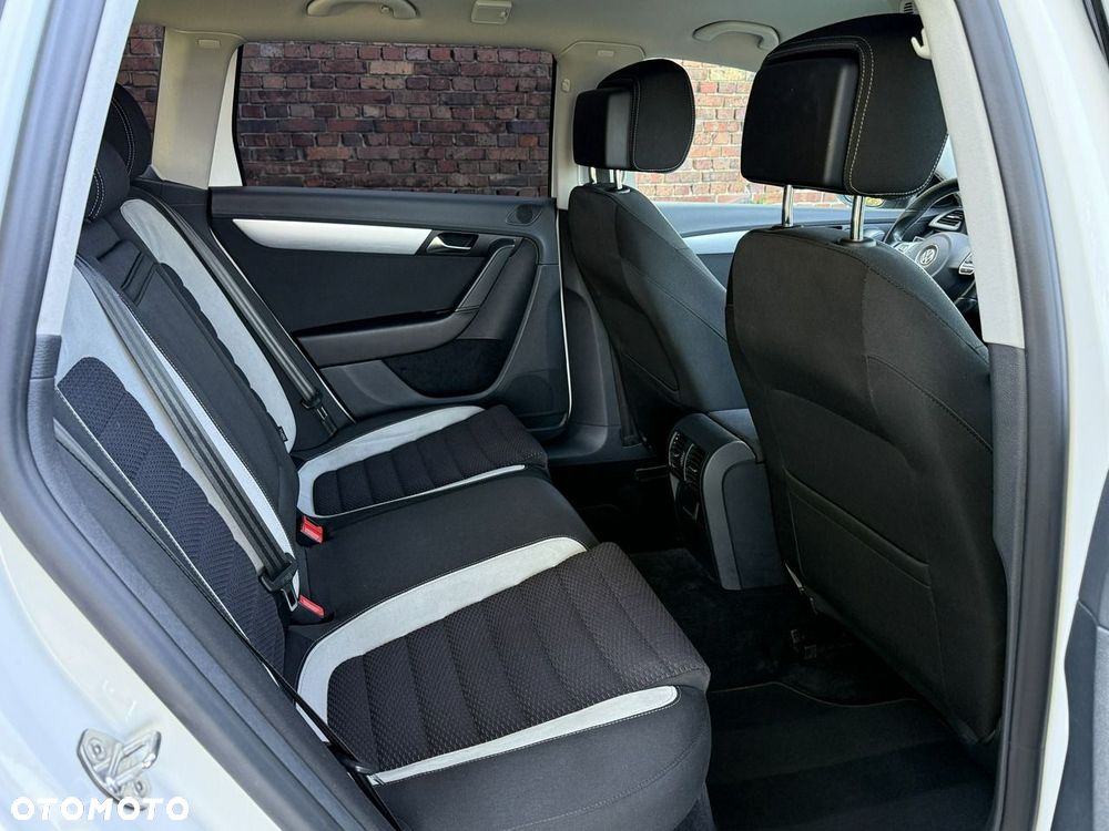 Volkswagen Passat - 35