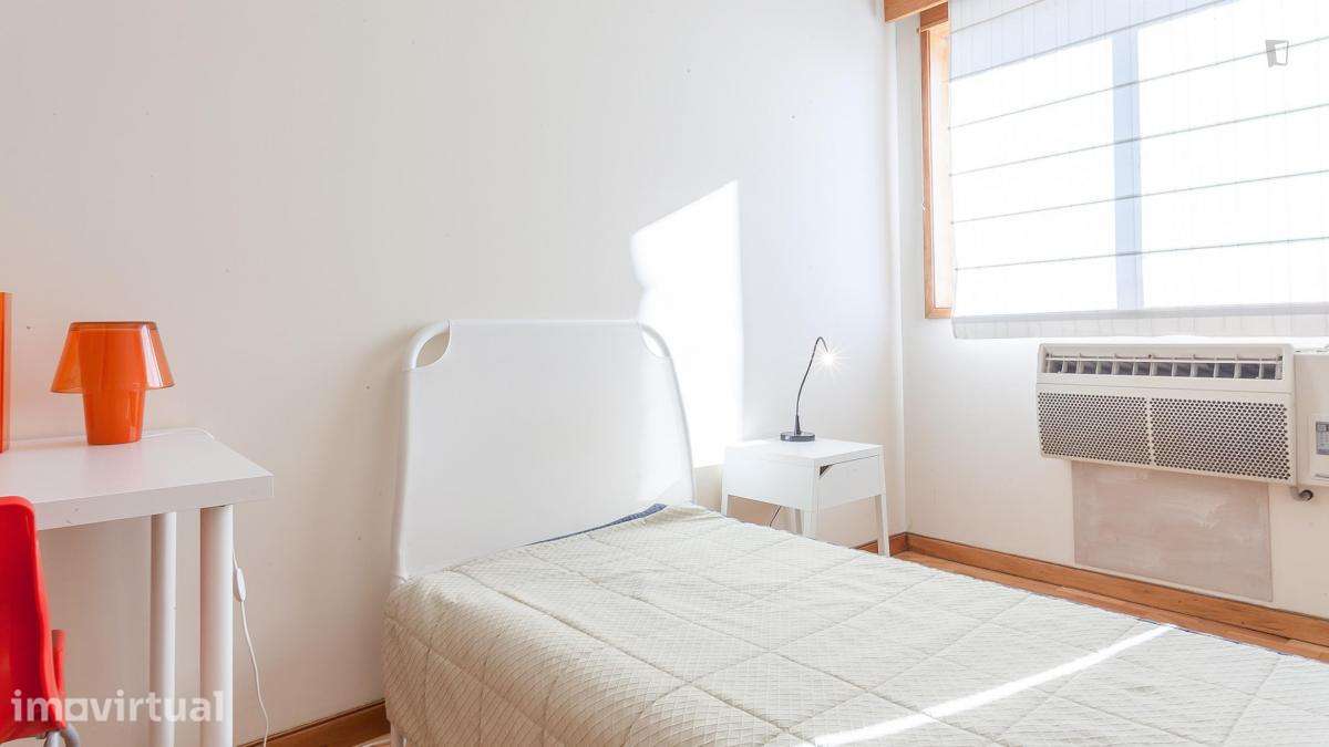 Quarto - localizado em Santo Ildefonso Porto - Grande imagem: 3/43