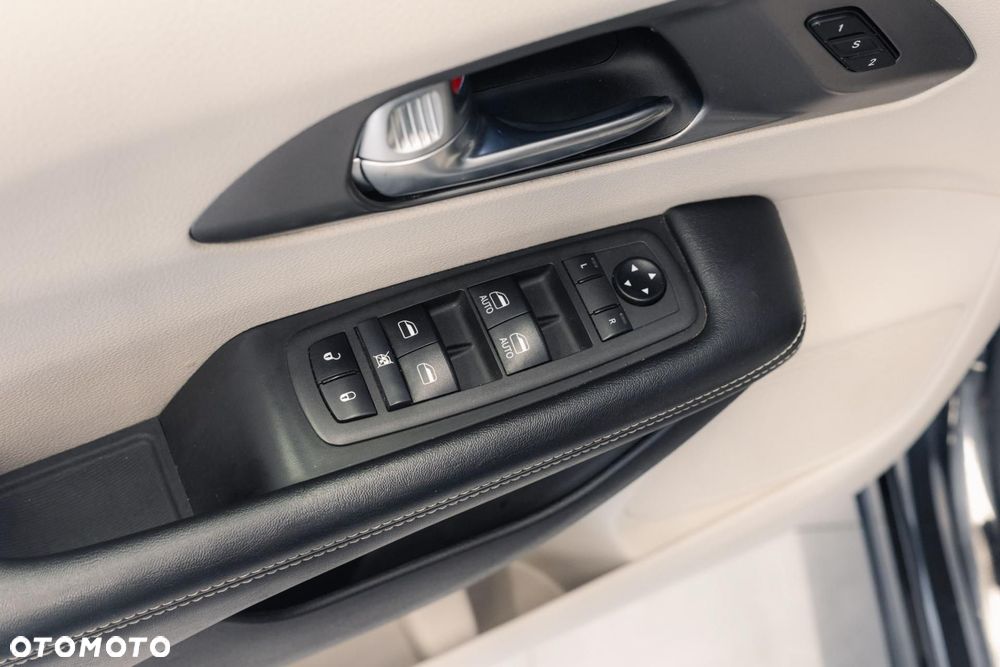 Chrysler Pacifica - 30