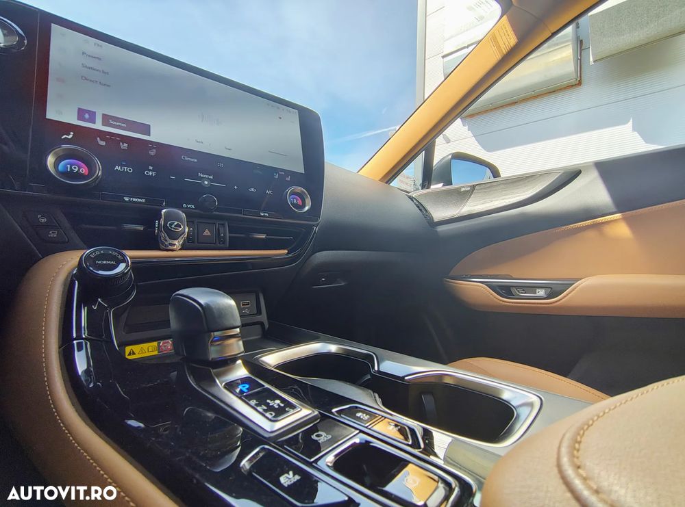 Lexus Seria NX - 9