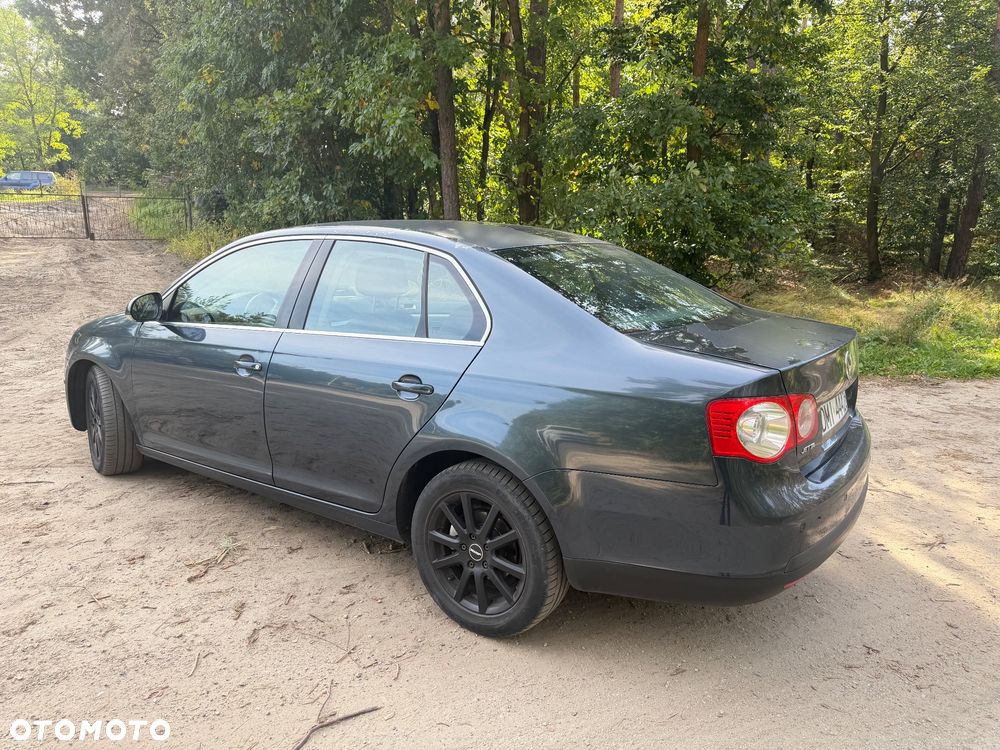 Volkswagen Jetta 1.9 TDI Comfortline - 4