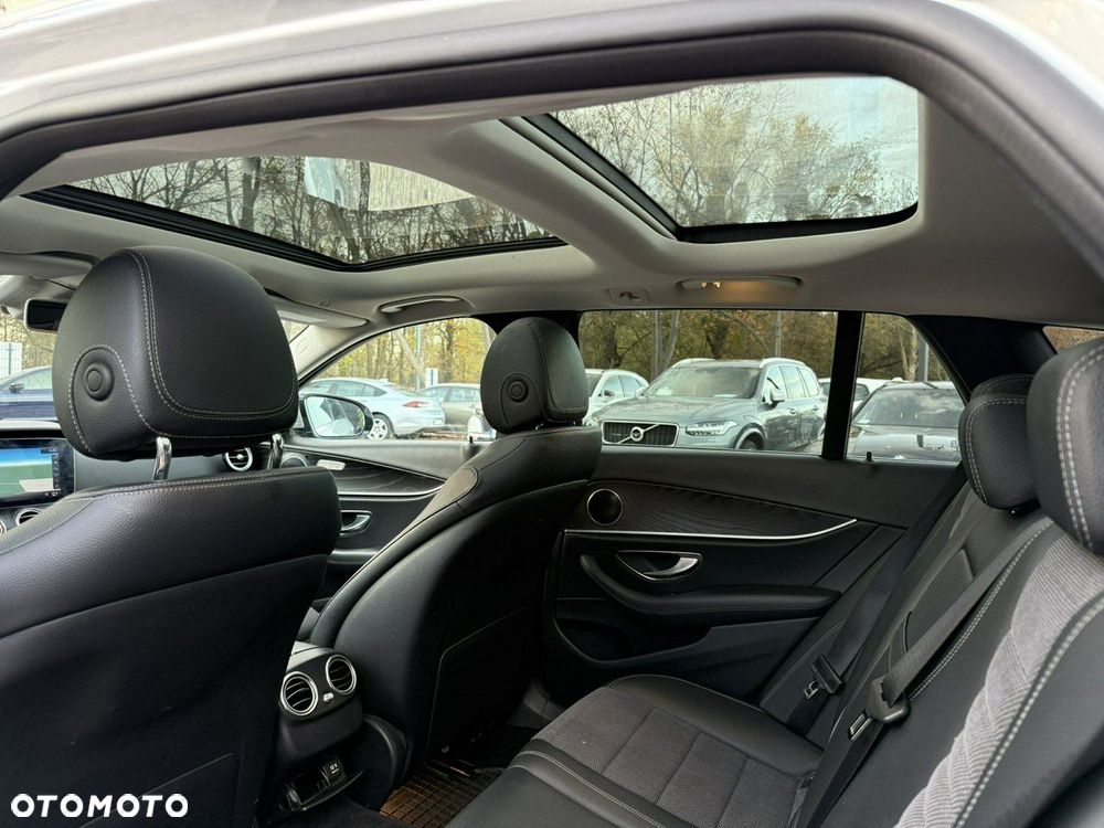 Mercedes-Benz Klasa E 400 4-Matic 9G-TRONIC - 22