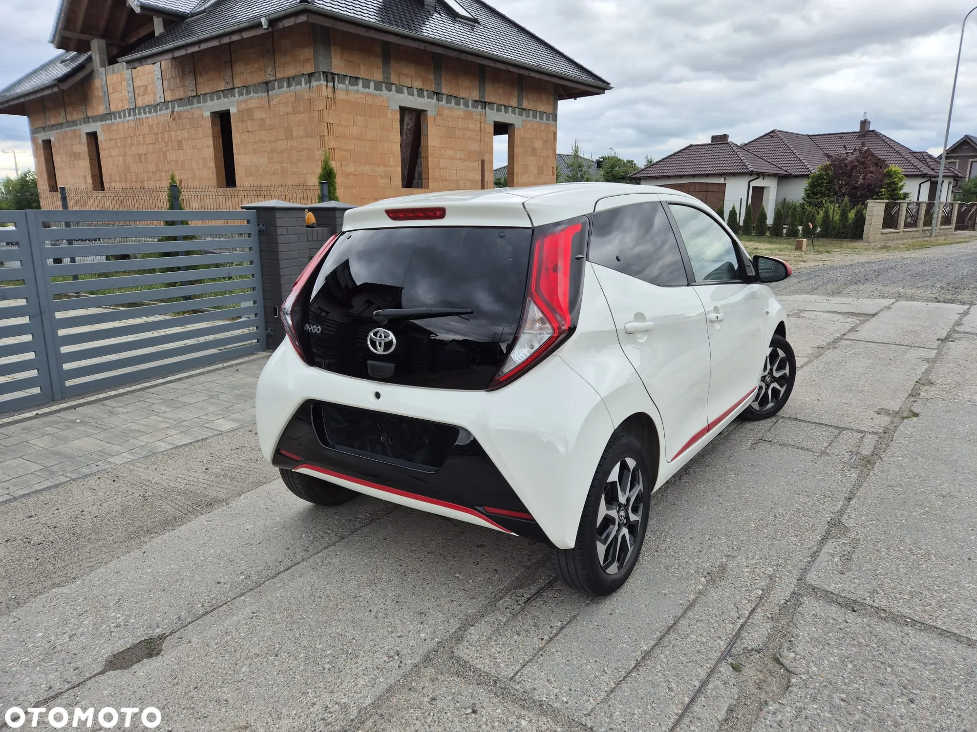 Toyota Aygo x.shift x-play connect - 5