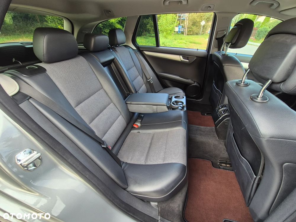 Mercedes-Benz Klasa C 180 BlueEFFICIENCY Avantgarde - 37
