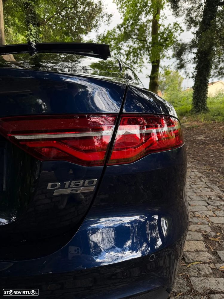 Jaguar XE 2.0 D R-Dynamic S - 34