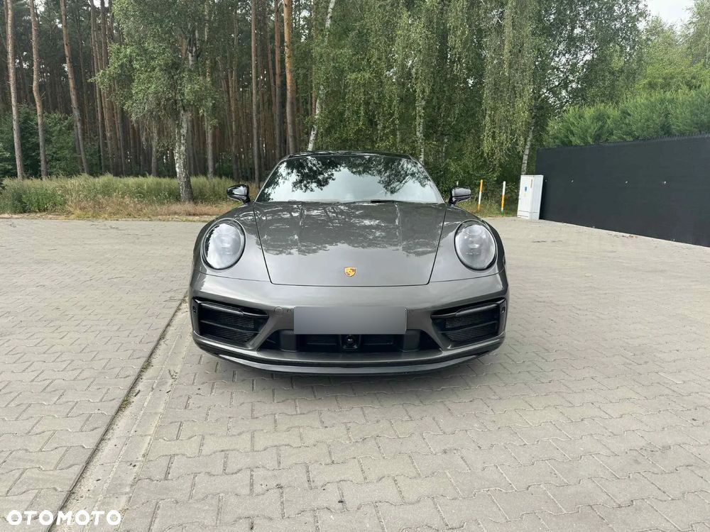 Porsche 911 Carrera 4 GTS - 2