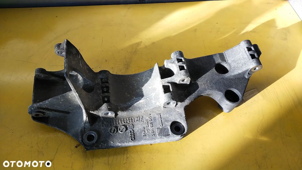 Volkswagen OE 045903143C łapa silnika - 1