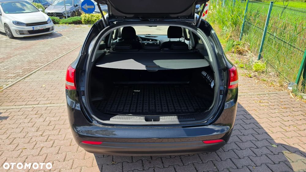 Kia Ceed 1.6 GDI Dream Team Edition - 13