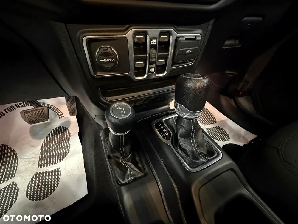 Jeep Wrangler Unlimited 3.6 Automatik Sahara - 9