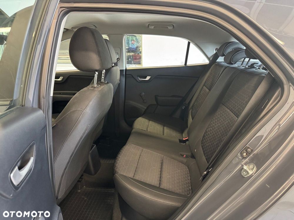 Kia Rio - 8