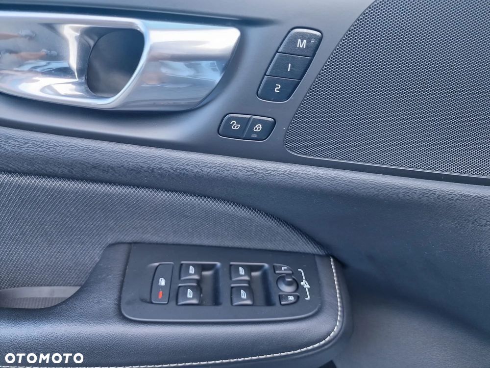 Volvo V60 B4 D Plus Dark - 28