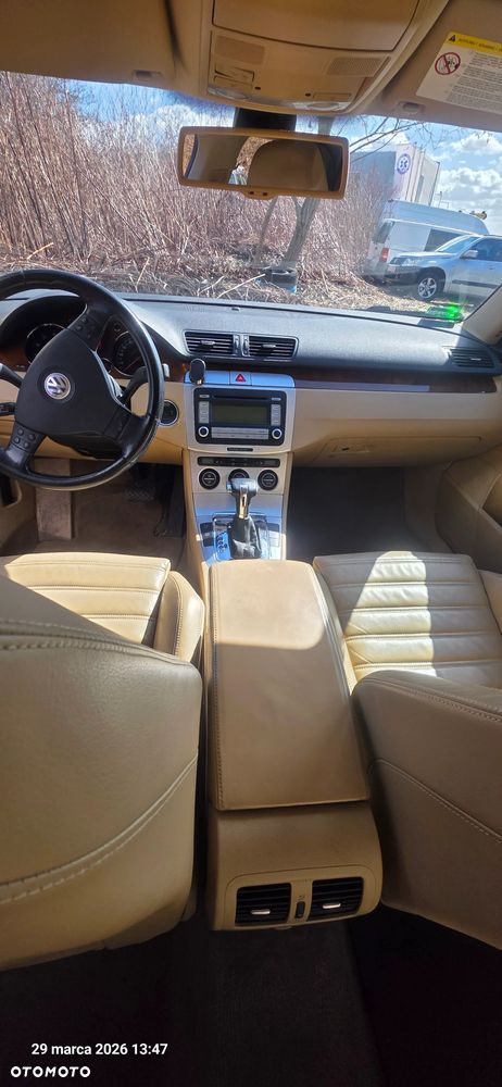 Volkswagen Passat - 11