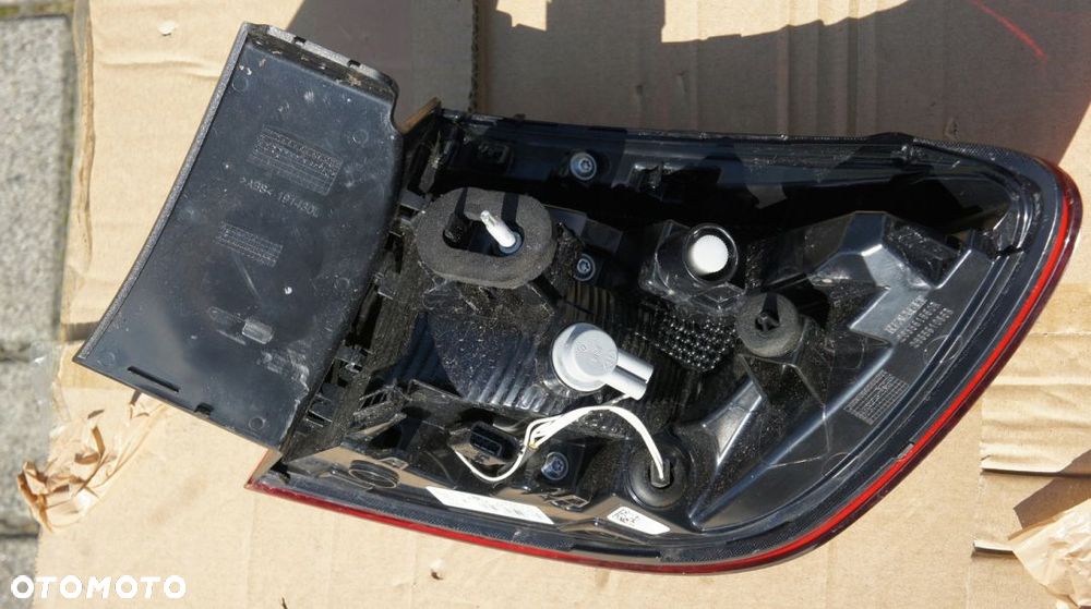 TYLNA LEWA PRAWA LAMPA RENAULT CLIO V 5 LED - 4