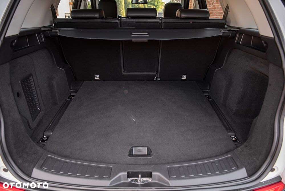 Land Rover Discovery Sport TD4 HSE Luxury - 28