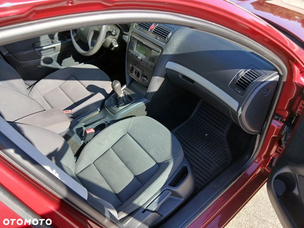 Skoda Octavia 1.6 Ambiente - 6