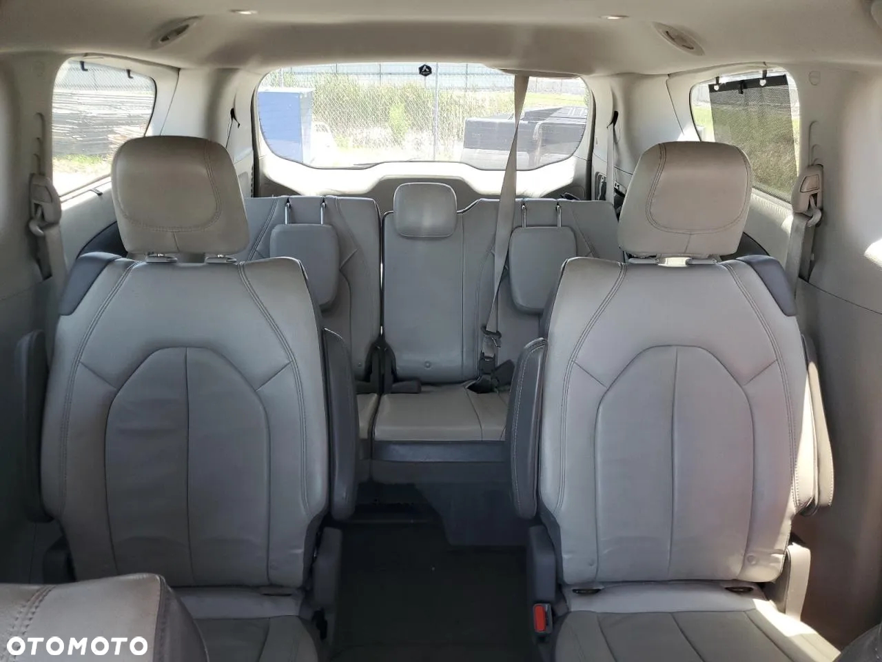 Chrysler Pacifica - 10