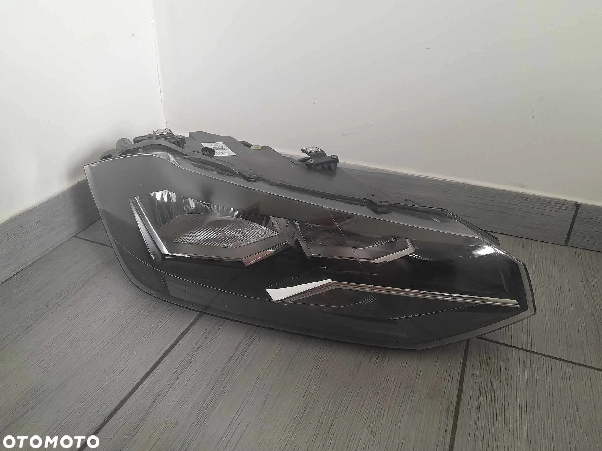 PRAWA LAMPA PRZEDNIA PRZÓD VW POLO 2G1 VI ZWYKŁA H7 2G1941006 - 7