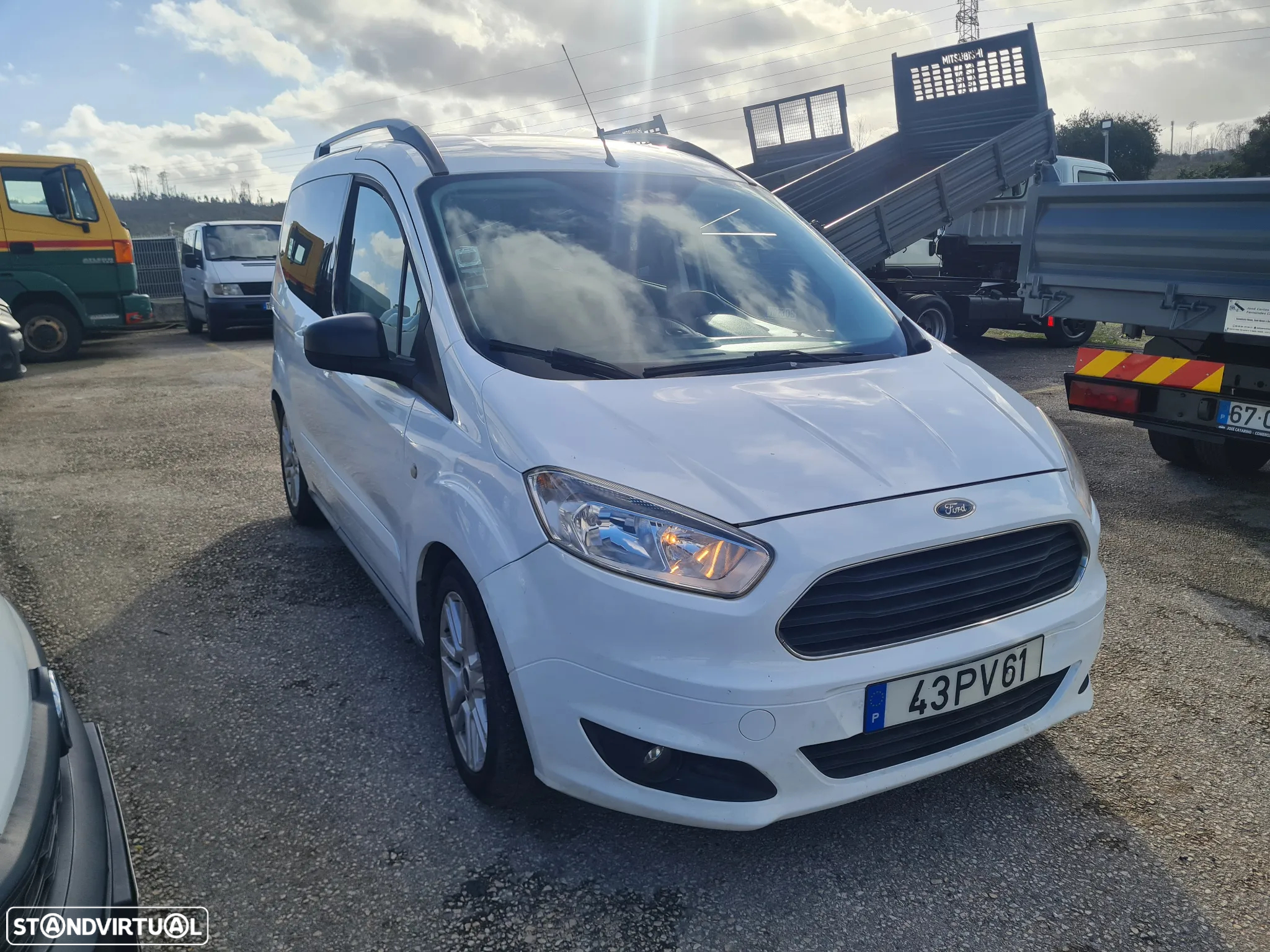 Ford Tourneo Courier 1.0 EcoBoost Titanium - 2