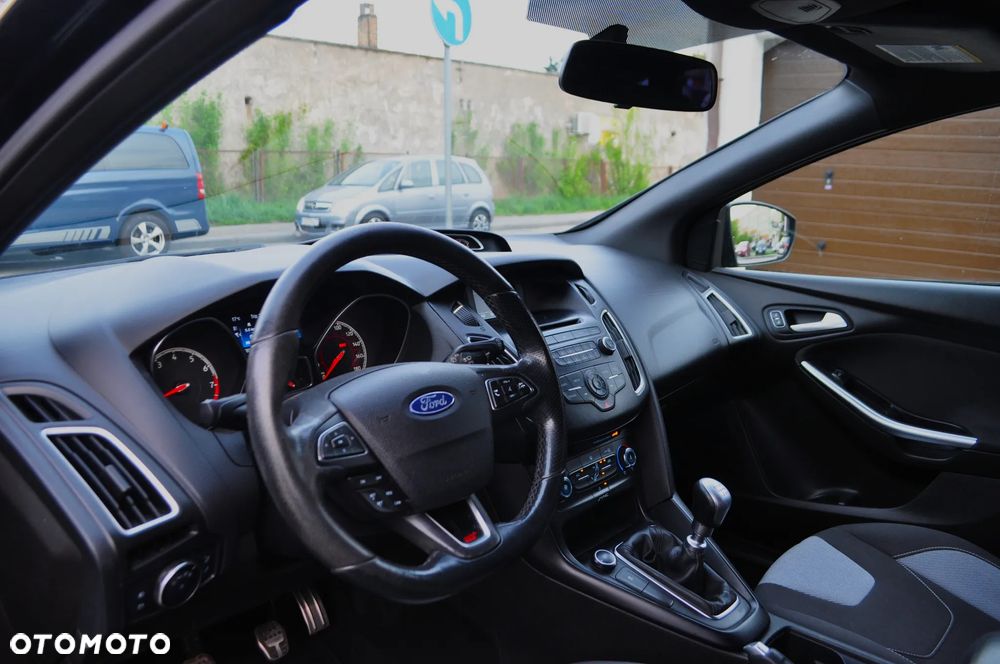 Ford Focus 2.0 EcoBoost ST - 12