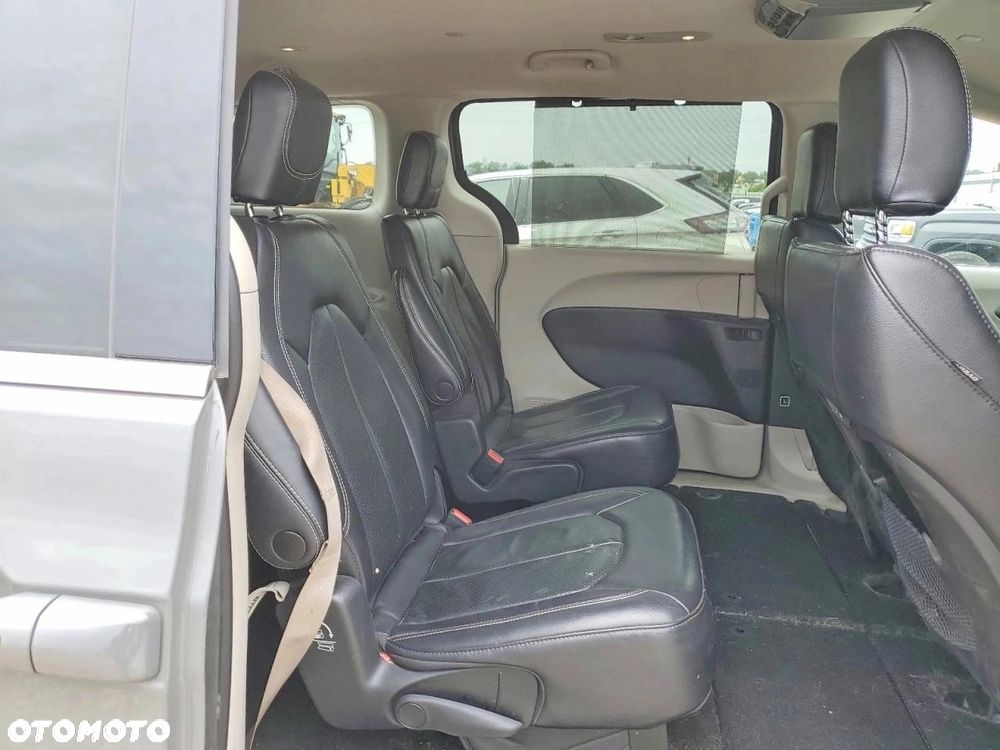 Chrysler Pacifica - 9
