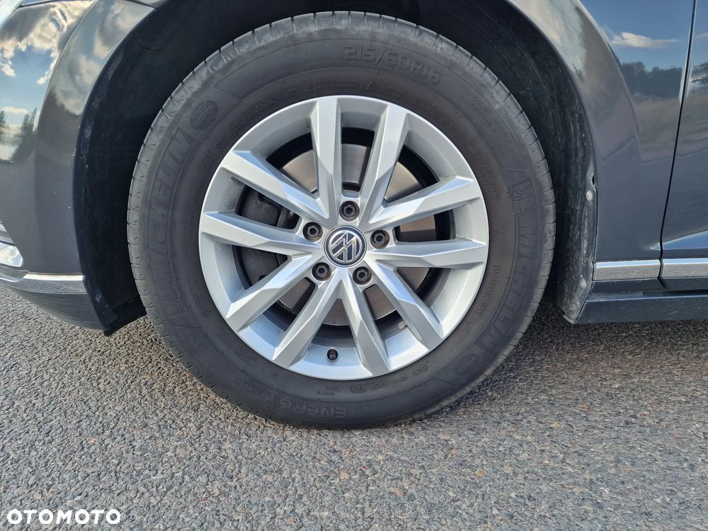 Volkswagen Passat - 17