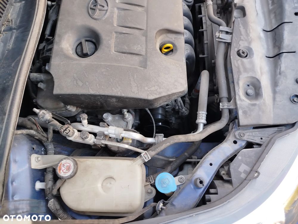 Toyota Avensis 1.8 Premium - 17