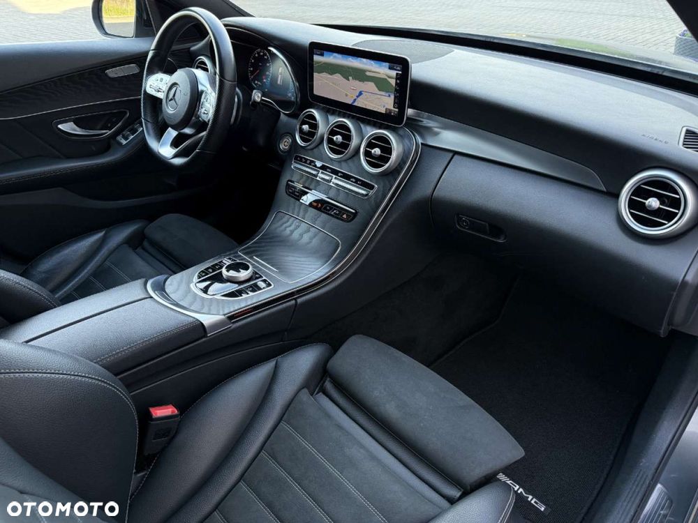 Mercedes-Benz Klasa C 180 9G-TRONIC AMG Line - 29