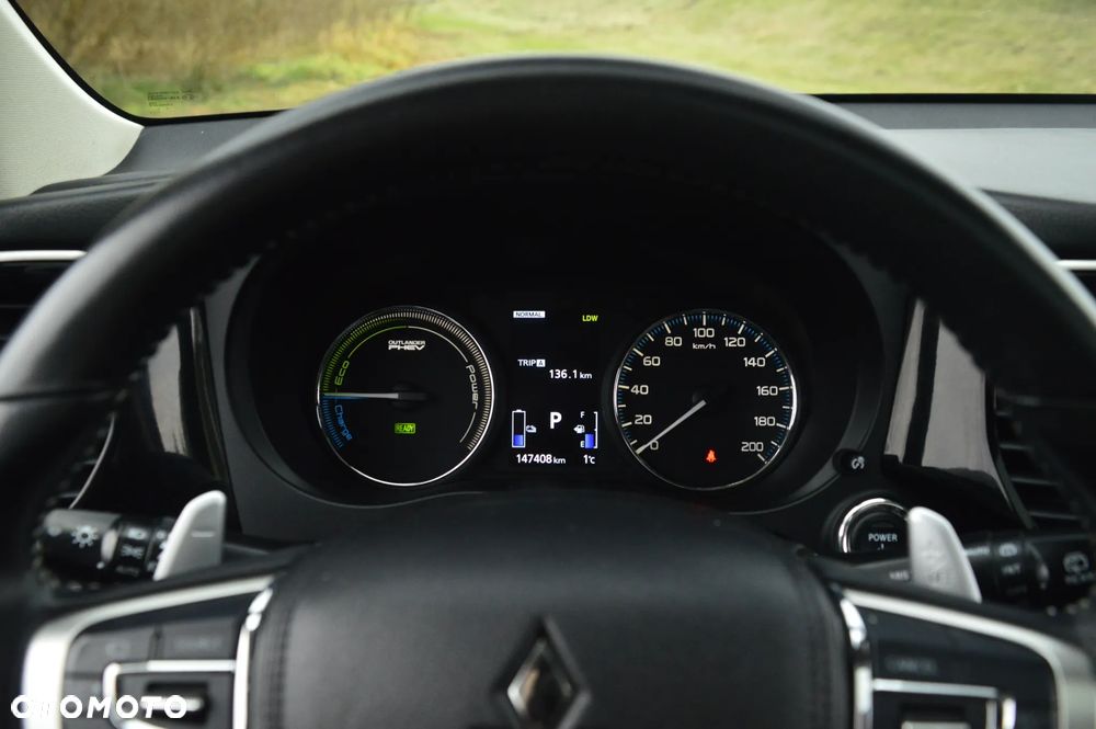 Mitsubishi Outlander 2.0 4WD Top - 18