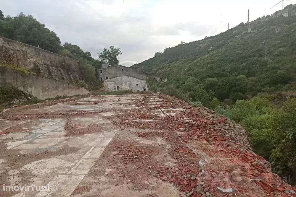 Armazém com terreno junto ao rio Trancão - Grande imagem: 5/17