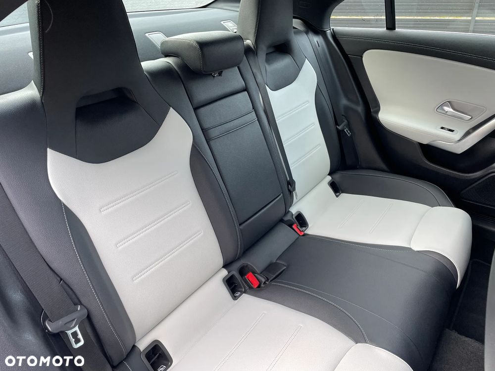 Mercedes-Benz CLA 200 AMG Line 7G-DCT - 22