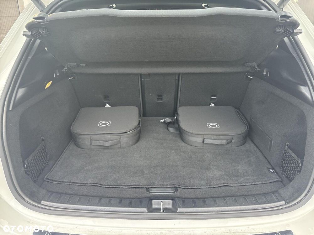 Mercedes-Benz EQA - 24