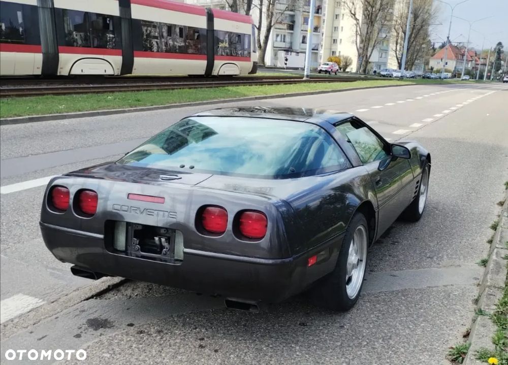 Chevrolet Corvette - 11